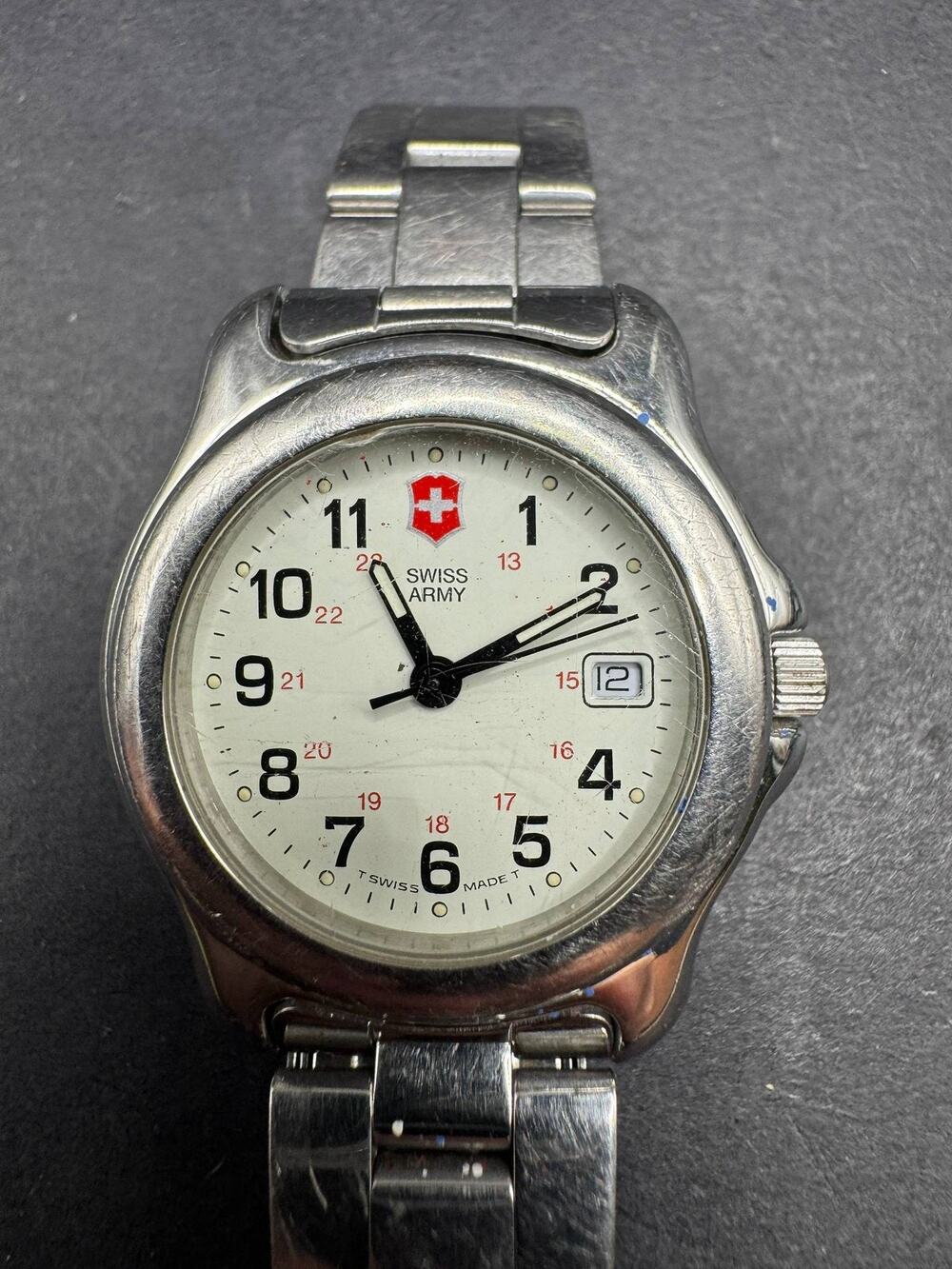 Swiss Army Stainless Steel Wristwatch Silver Tone Analog Date Water Resistant